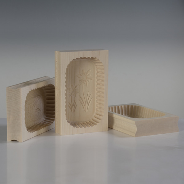 Moulds for butter in wood with separated bottom